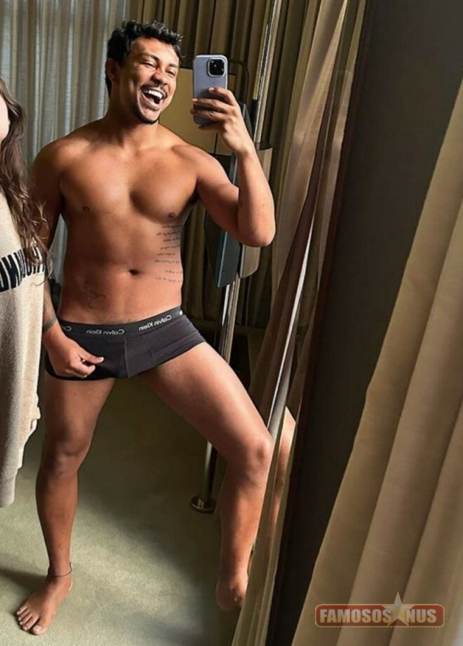 MC Xamã surpreende em foto ousada de cueca olha ele